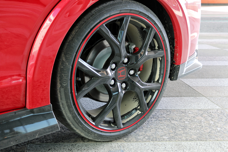 Illustration for article titled The 2015 Honda Civic Type R Is A Loud Joyride All Day Long